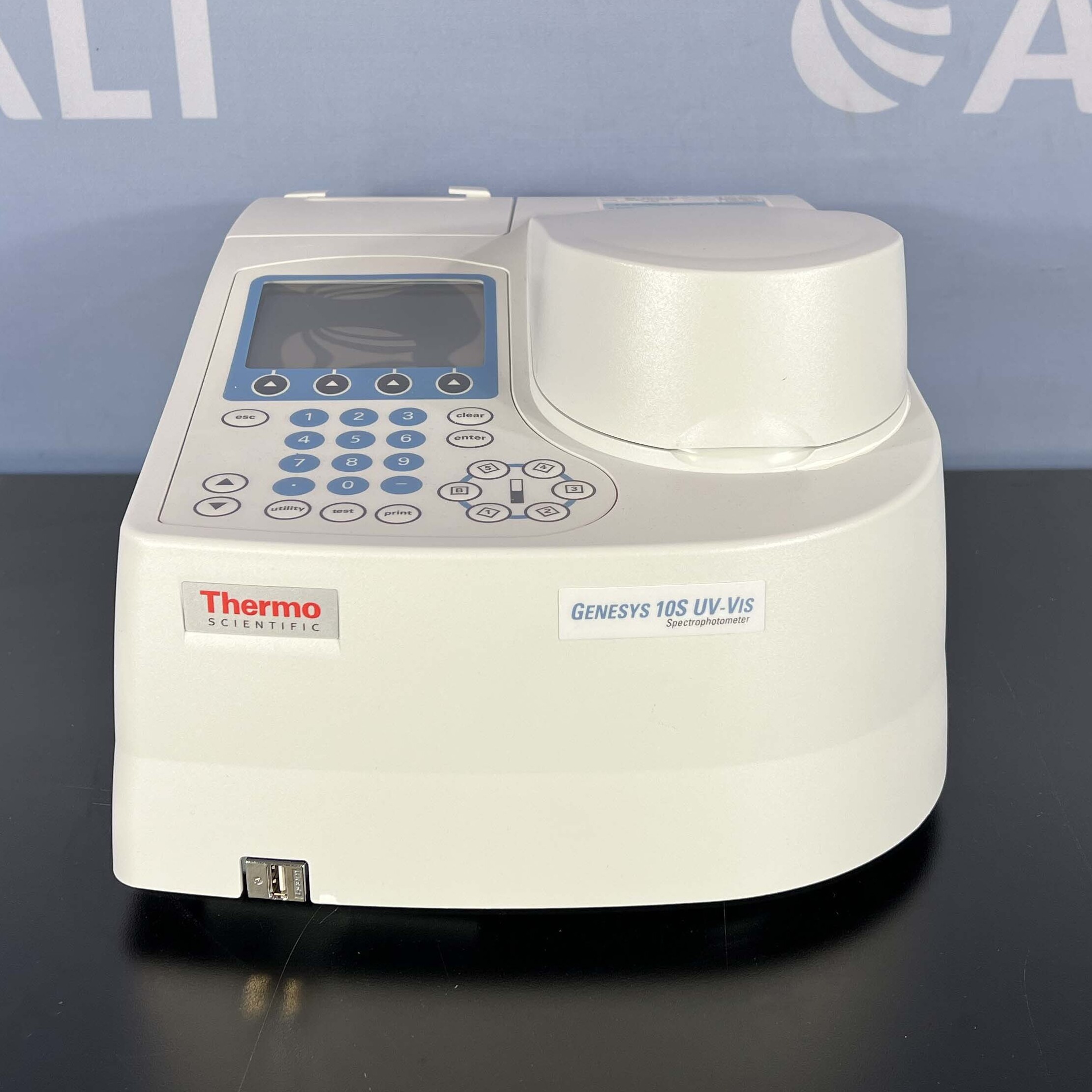 Used Lab Equipment - Thermo Scientific Genesys 10S UV-Vis Spectrophotometer 2 Used Lab Equipment - Thermo Scientific Genesys 10S UV-Vis Spectrophotometer 1