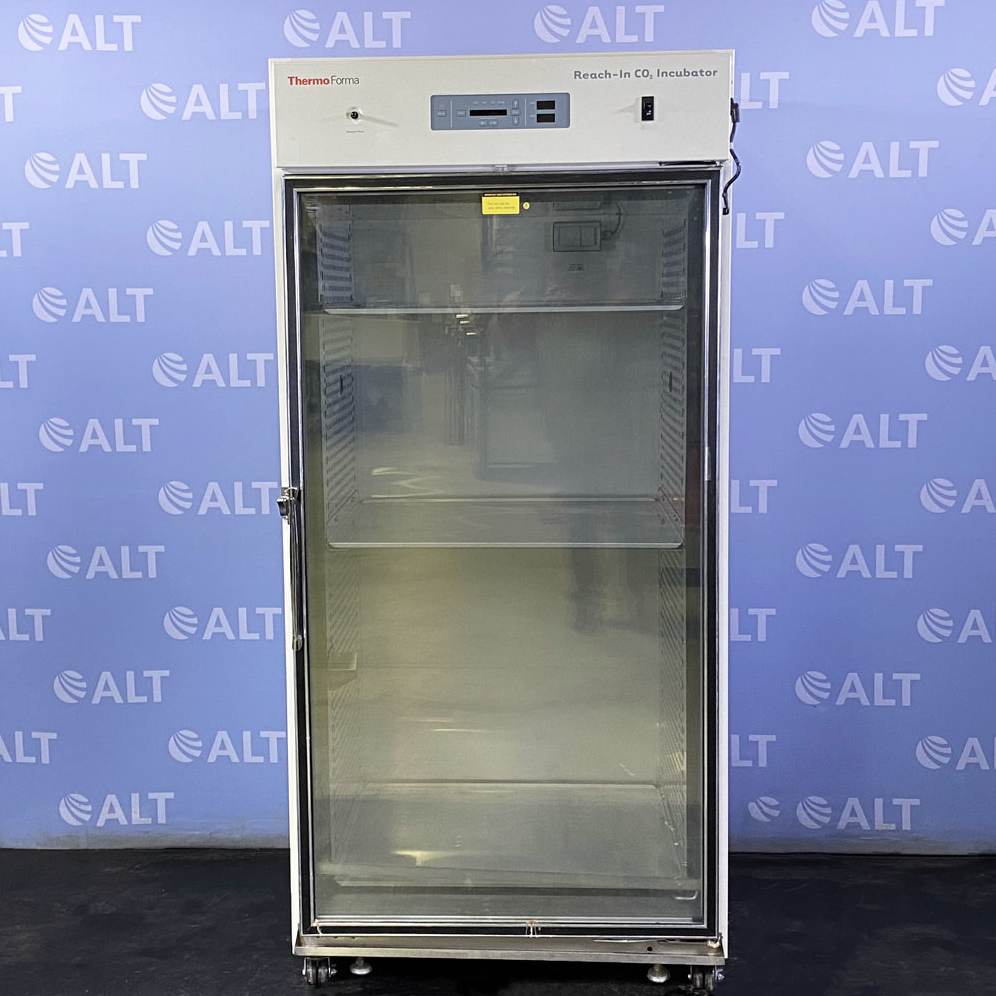 Used Lab Equipment - Thermo Forma 3950 High Capacity Reach-In CO2 Incubator 1